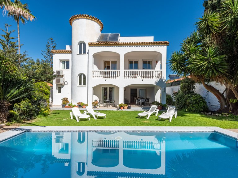 Villa for Sale in San Pedro de Alcantara Malaga 1