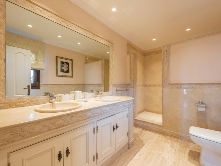 Villa for Sale in Estepona Malaga 44