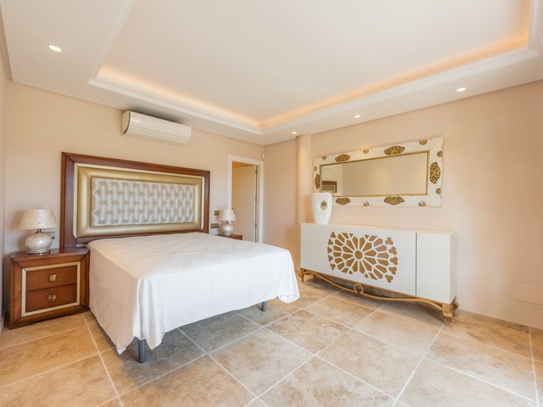 Villa for Sale in Estepona Malaga 12