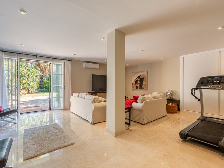 Villa for Sale in Benahavis Malaga 25