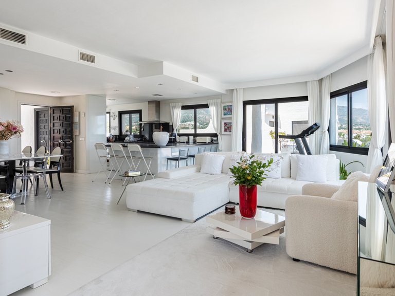 Penthouse for Sale in Marbella Golden Mile Malaga 2