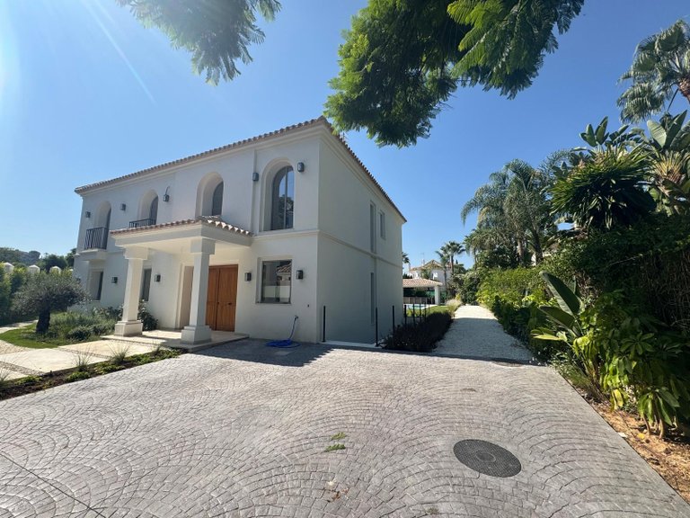 Villa for Sale in Benahavis Malaga 12