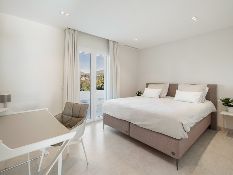 Penthouse for Sale in Marbella Golden Mile Malaga 25