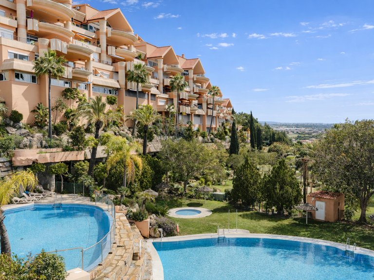 Apartment for Sale in Nueva Andalucia Malaga 1