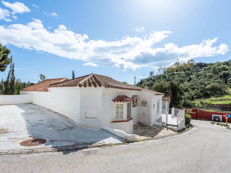 Villa for Sale in Benahavis Malaga 30