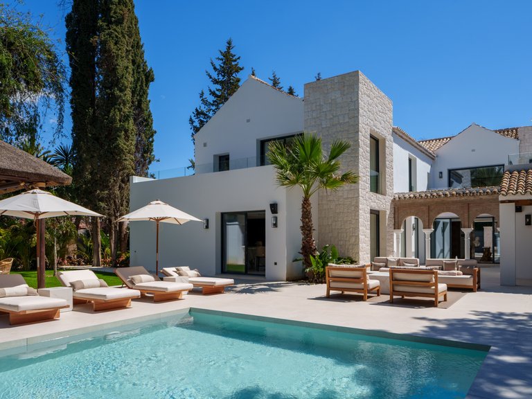 Villa for Sale in Nueva Andalucia Malaga 28