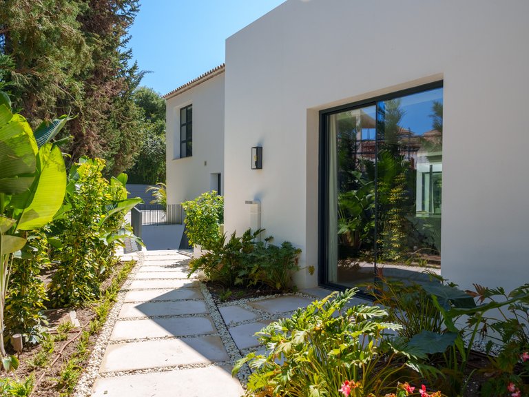 Villa for Sale in Nueva Andalucia Malaga 40