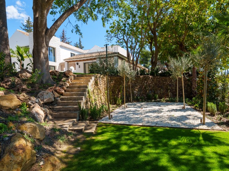 Villa for Sale in Nueva Andalucia Malaga 38