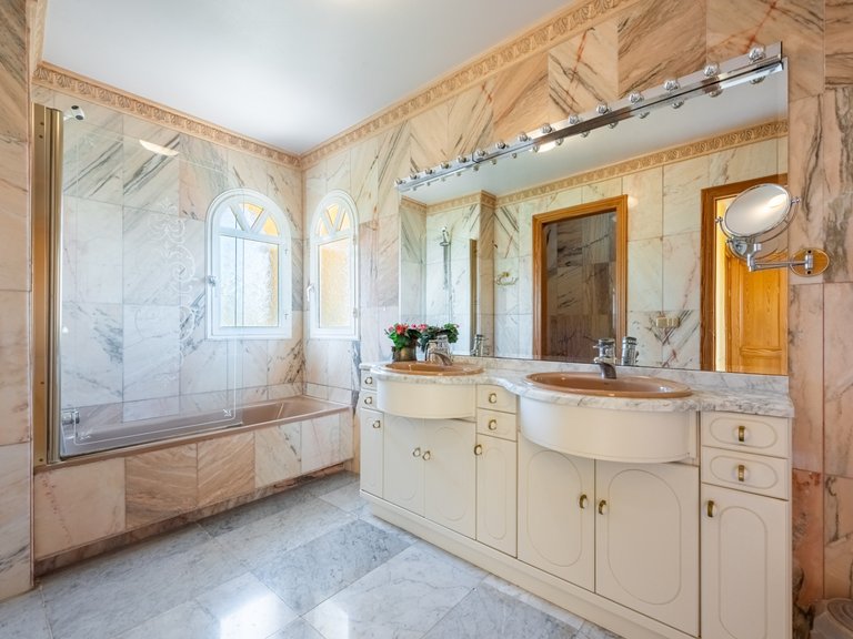 Villa for Sale in Estepona Malaga 22
