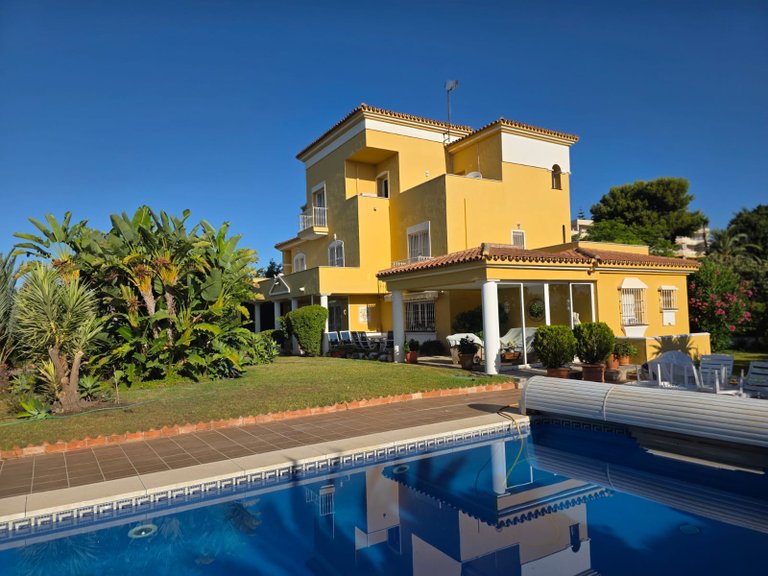 Villa for Sale in Estepona Malaga 40
