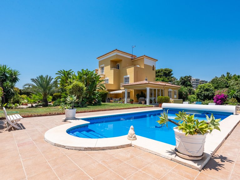 Villa for Sale in Estepona Malaga 1