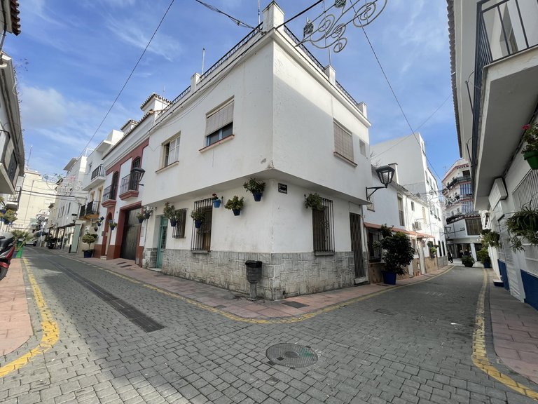 Villa for Sale in Estepona Old Town, Estepona, Malaga 8