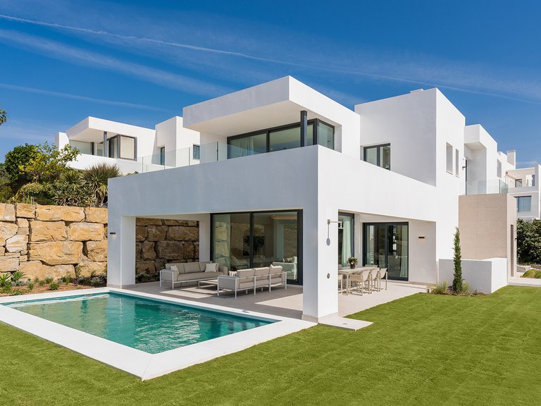 Villa for Sale in Estepona Golf, Estepona, Malaga 1