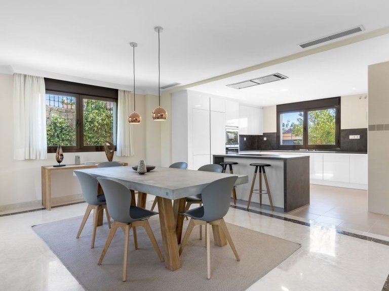 Villa for Sale in Azata Golf, Estepona, Malaga 3