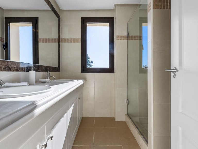 Villa for Sale in Azata Golf, Estepona, Malaga 12