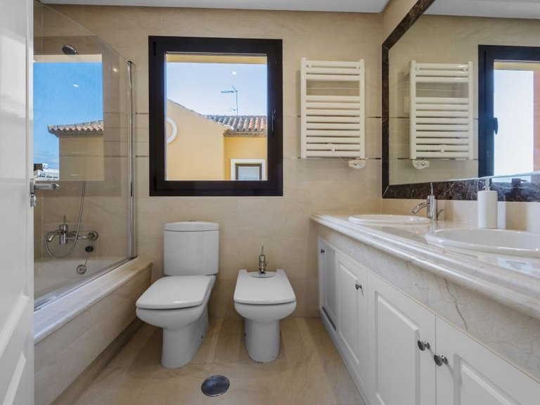 Villa for Sale in Azata Golf, Estepona, Malaga 13