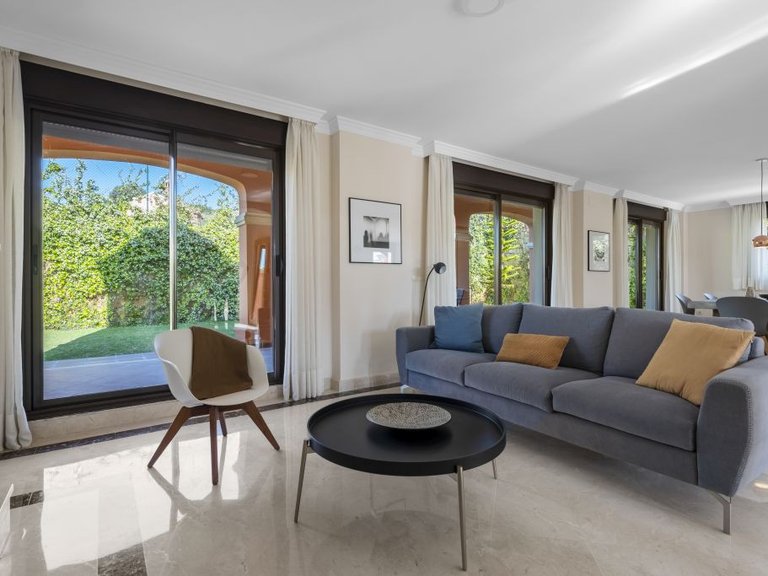Villa for Sale in Azata Golf, Estepona, Malaga 4
