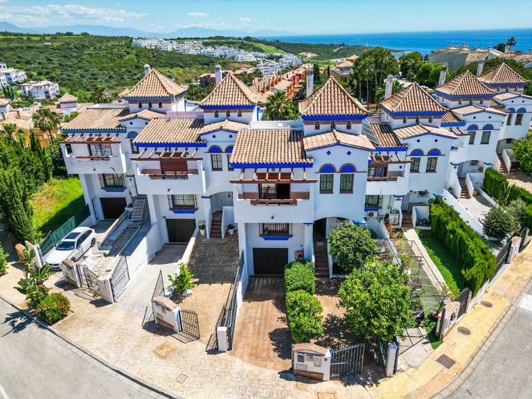 Town House for Sale in Alcaidesa, Cadiz 1