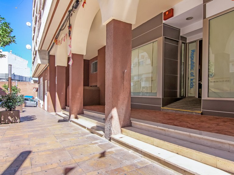 Commercial for Sale in  Alicante 11