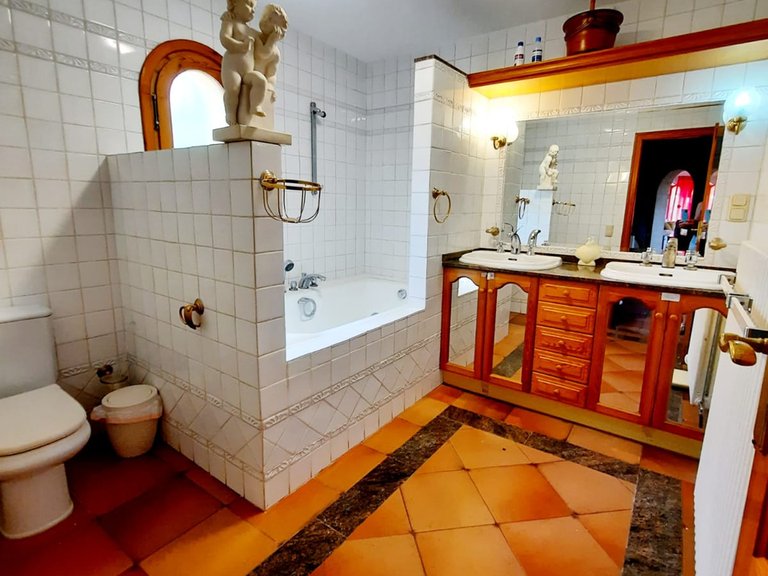 Villa for Sale in  Alicante 46