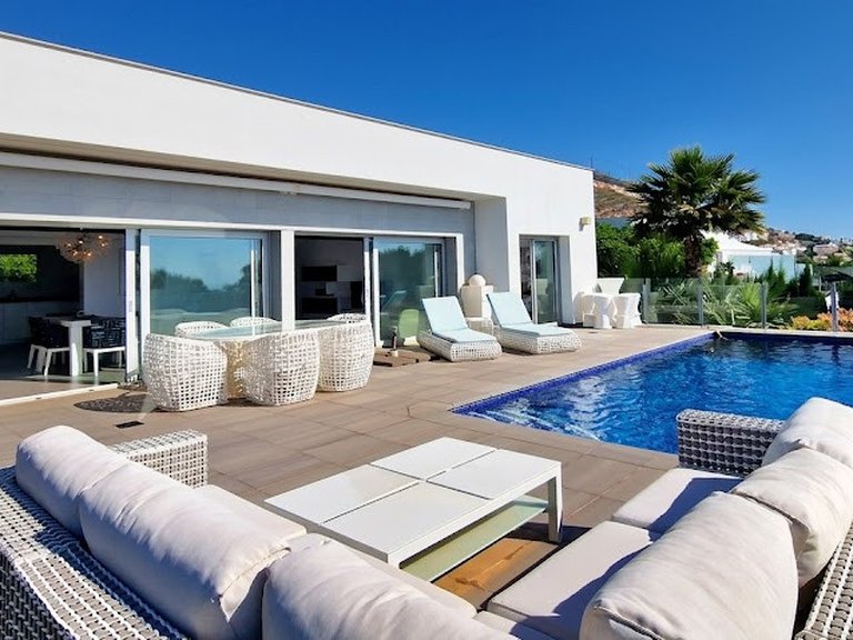 Villa for Sale in  Alicante 1