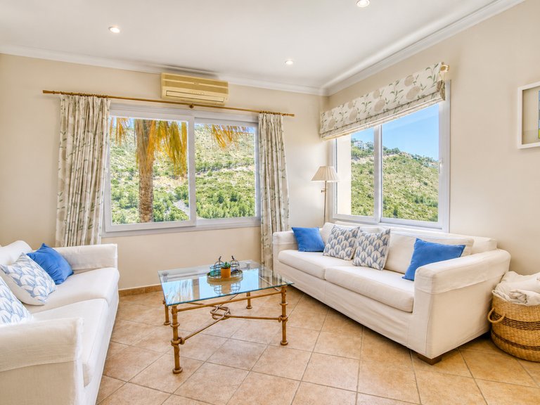 Villa for Sale  in Poble Nou de Benitatxell, Alicante 4