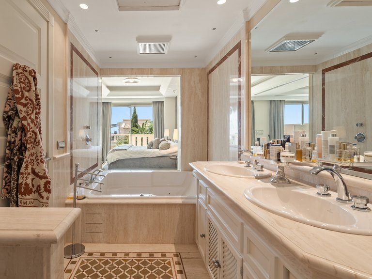 Villa for Sale in  Malaga 12