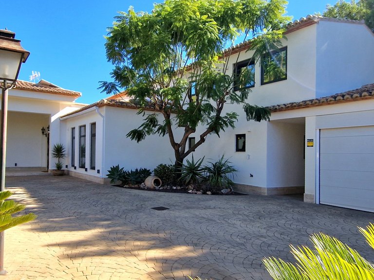 Villa for Sale in  Alicante 55