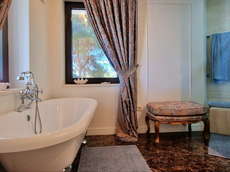 Villa for Sale in  Alicante 28