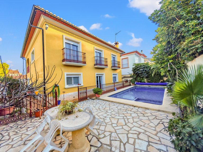 Villa for Sale in  Alicante 1