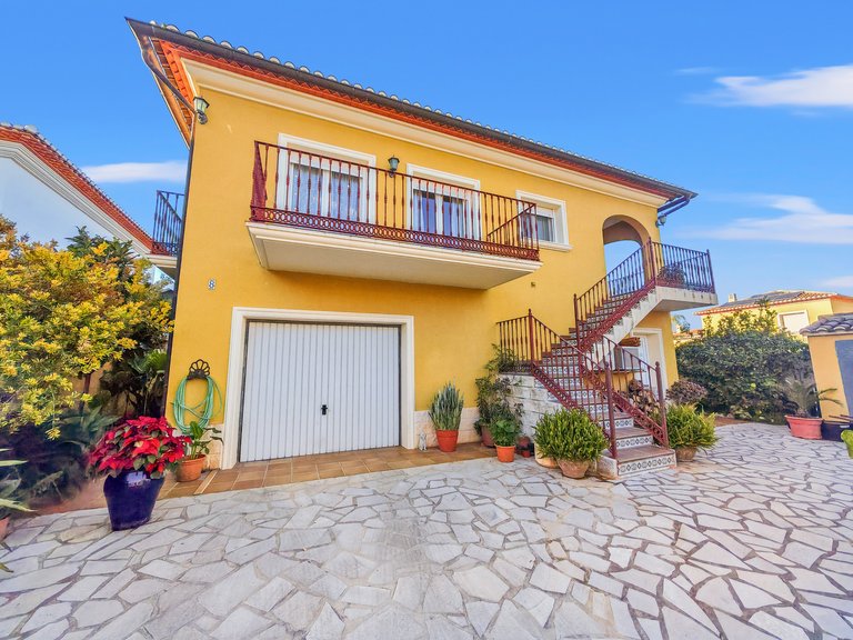 Villa for Sale in  Alicante 5