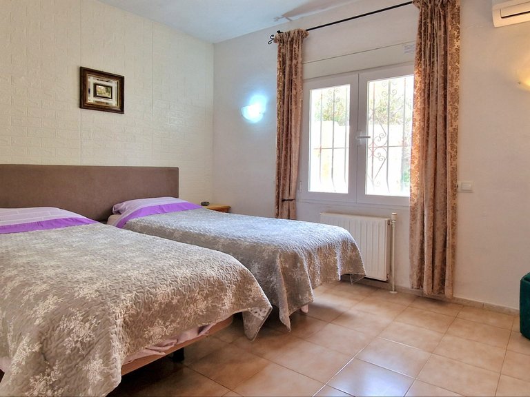 Villa for Sale in  Alicante 18