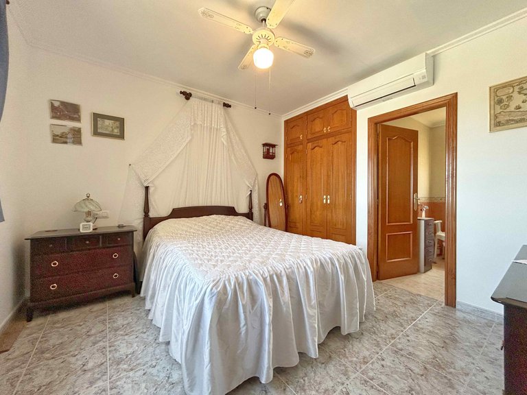 Villa for Sale  in El Ràfol d'Almúnia, Alicante 9