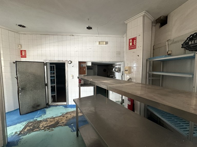 Commercial for Sale in  Alicante 27