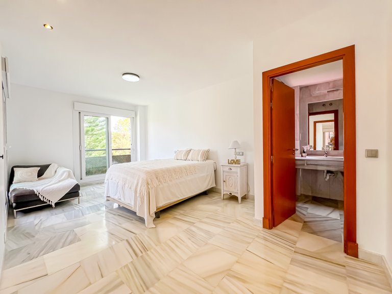Villa for Sale in Benahavis Malaga 18