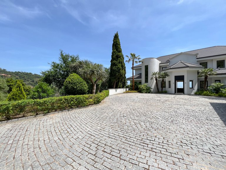 Villa for Sale in Benahavis Malaga 59