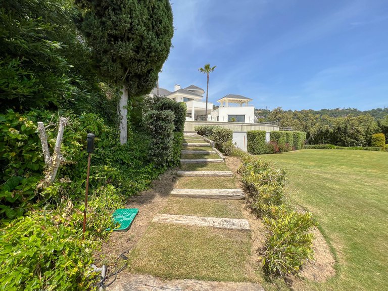 Villa for Sale in Benahavis Malaga 42