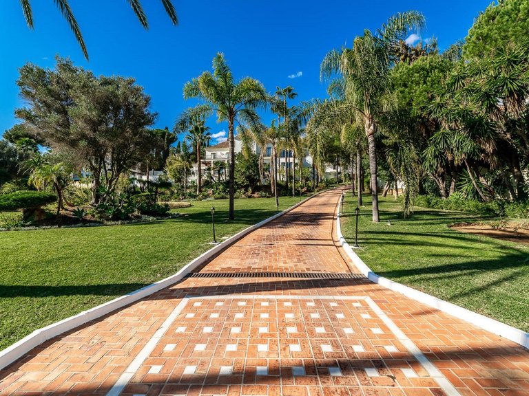 Villa for Sale in Estepona Malaga 10