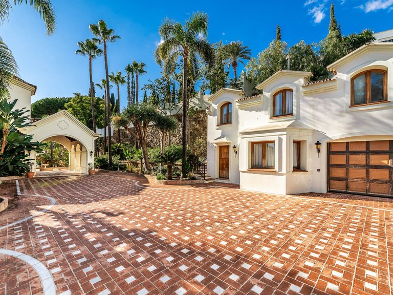 Villa for Sale in Estepona Malaga 11