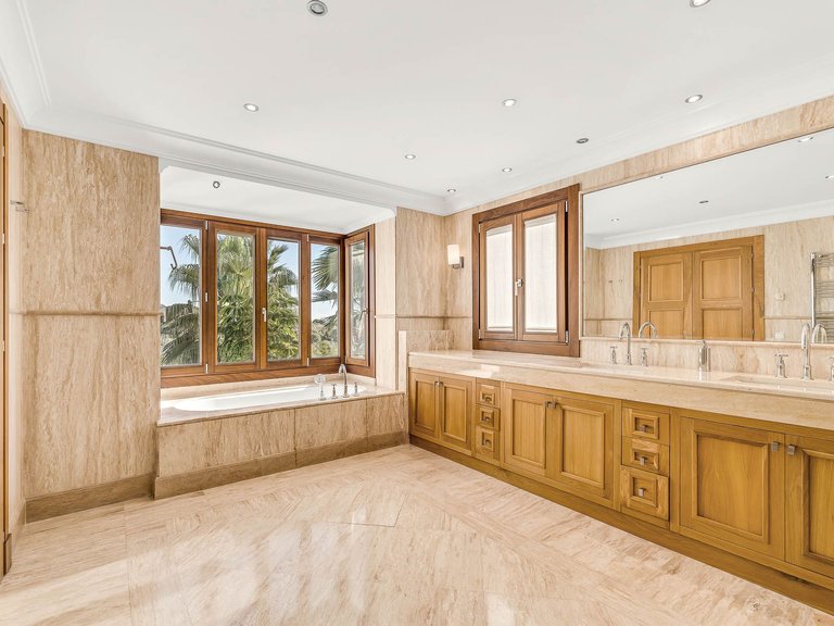 Villa for Sale in Estepona Malaga 7