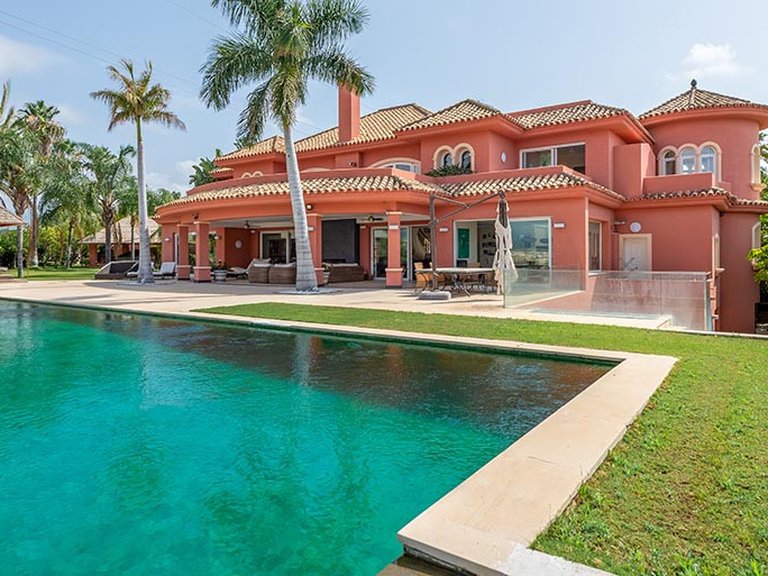Villa for Sale in Estepona Malaga 2
