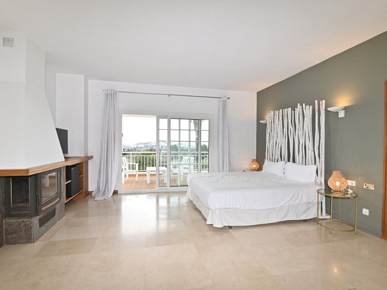 Villa for Sale in Santa Eulalia Del Río Balearic Islands 32