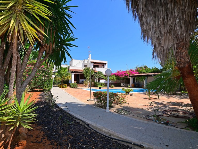 Villa for Sale in Santa Eulalia Del Río Balearic Islands 1