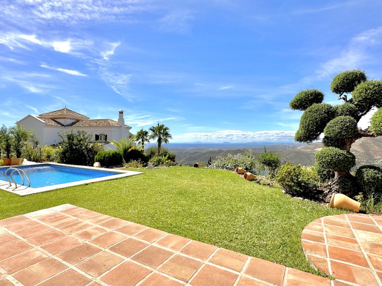 Villa for Sale in Istan Malaga 17