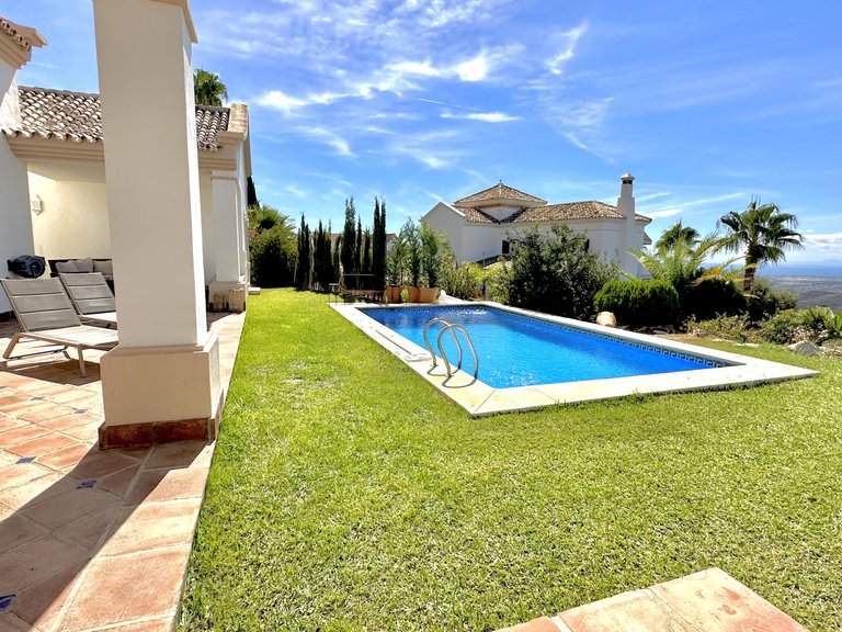 Villa for Sale in Istan Malaga 18