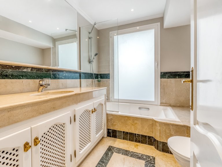 Villa for Sale in Istan Malaga 16