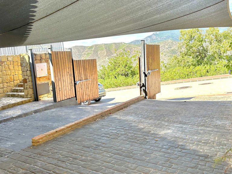 Villa for Sale in Istan Malaga 28