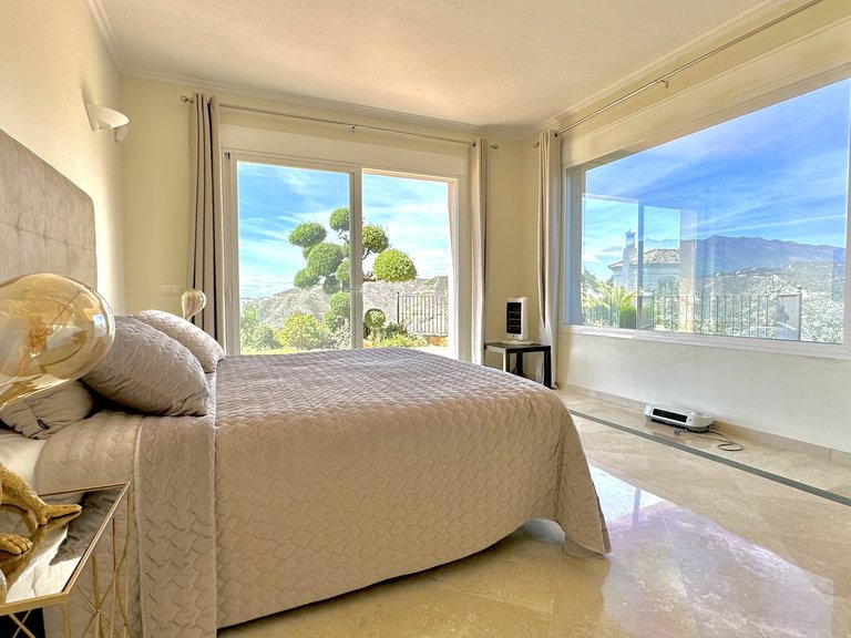 Villa for Sale in Istan Malaga 25