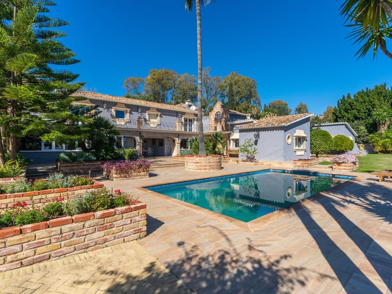 Villa for Sale in Benahavis Malaga 32