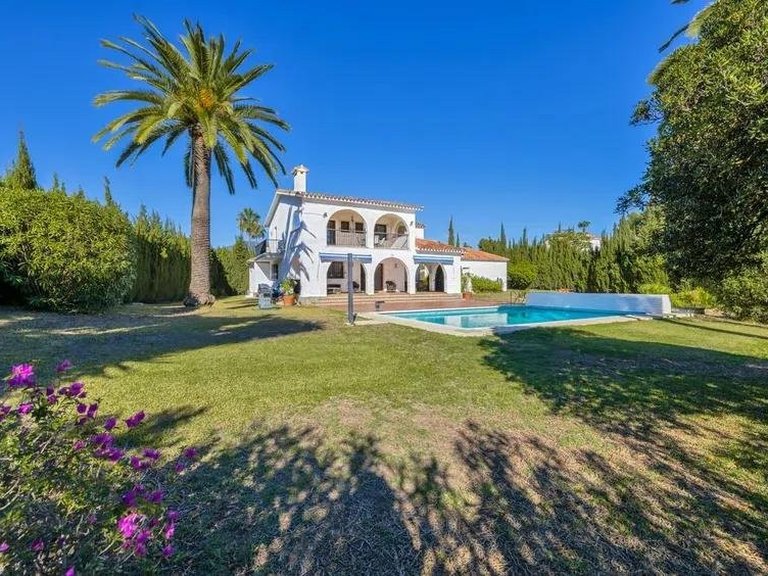Villa for Sale in Estepona Malaga 23